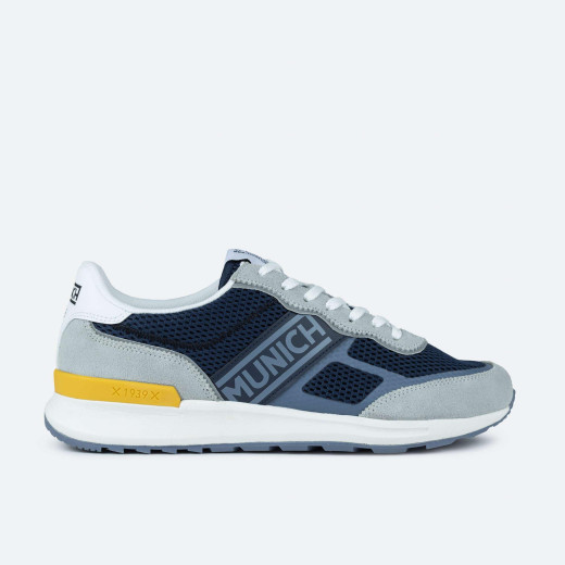 Corsa en azul de chico