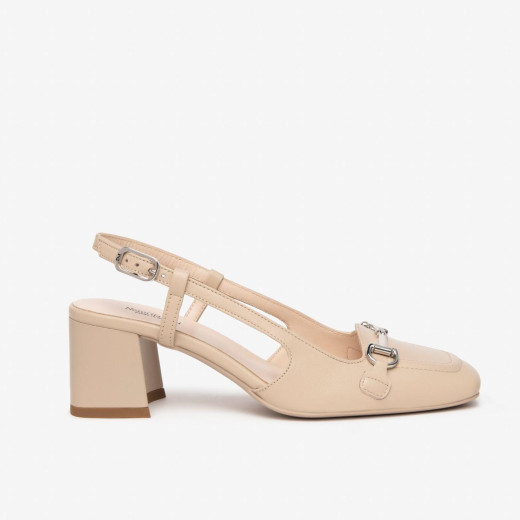 Mocasín destalonado en beige