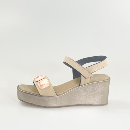 Cuña beige adorno piedras