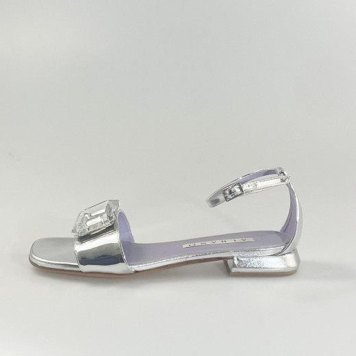 Sandalia plana en plata