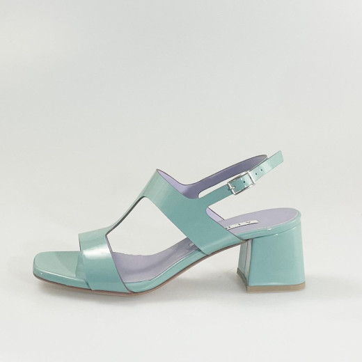 Sandalia charol aqua