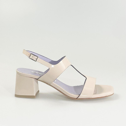 Sandalia charol nude